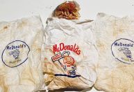 Casal encontra lanche e batatas fritas do McDonald’s dos anos 1950 durante reforma