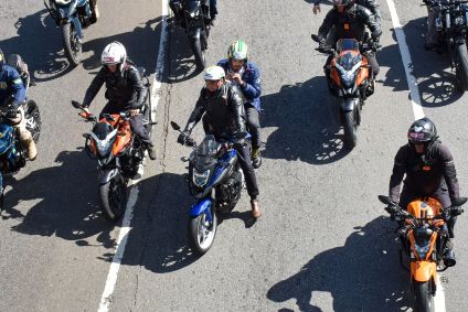 O presidente Jair Bolsonaro (PL) participa de motociata em São Paulo, nesta sexta feira (15)