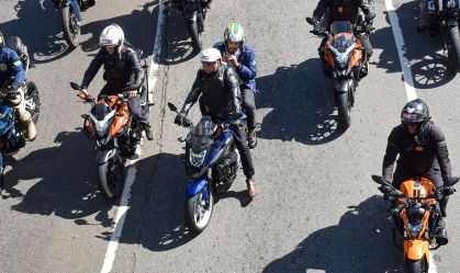 O presidente Jair Bolsonaro (PL) participa de motociata em São Paulo, nesta sexta feira (15)
