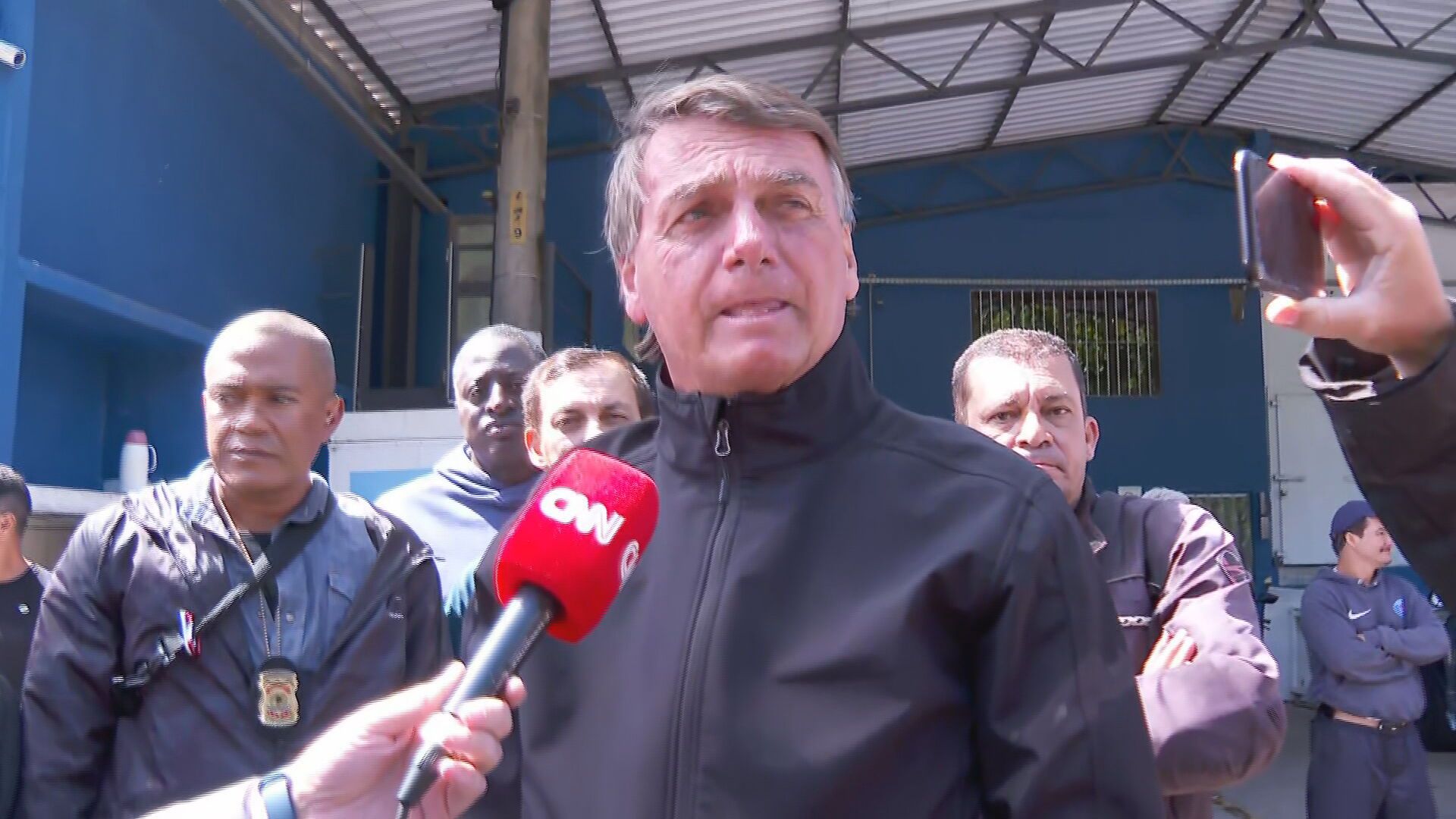 Bolsonaro dá entrevista exclusiva à CNN no Guarujá