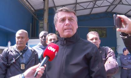 Bolsonaro dá entrevista exclusiva à CNN no Guarujá