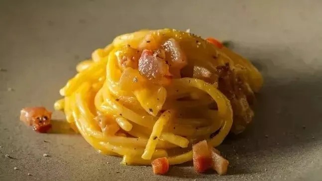 Imagem de destaque do post: Historiador italiano provoca polêmica com receita alternativa de carbonara