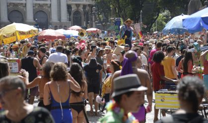 74% dos brasileiros já deixaram de ir a festas de Carnaval por medo de assalto