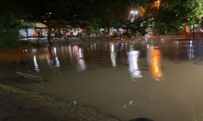Chuva alaga Rio de Janeiro, que entra em alerta e aciona mais de 100 sirenes