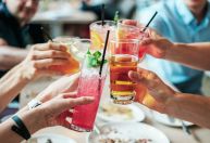 Bares e restaurantes registram melhor desempenho do ano em julho, diz associação