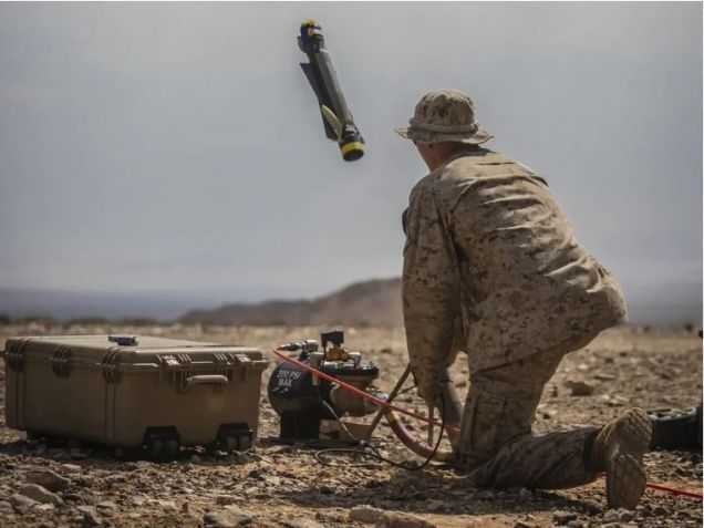 Drone bélico Switchblade 300, enviados pelos EUA para a Ucrânia. • Divulgação AeroVironment