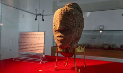 Escultura da deusa cananeia 'Anat' é exibida na cidade de Gaza