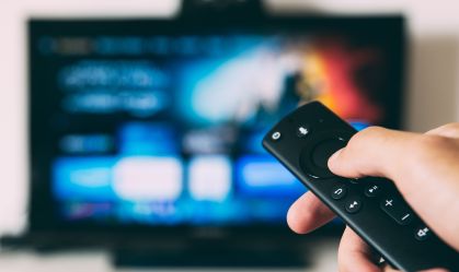 Discovery assume controle da HBO, CNN e Warner, criando nova gigante de mídia