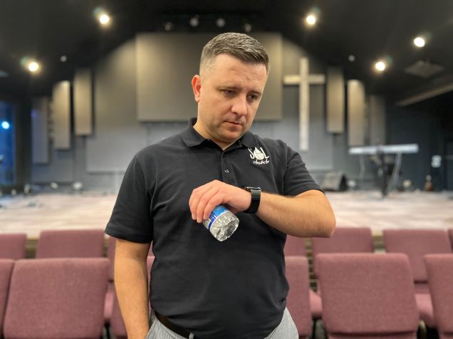 Pastor Vadym Dashkevych ajuda refugiados ucranianos nos EUA