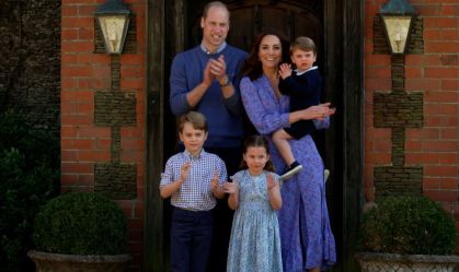 William e Kate esperaram crianças saírem da escola antes de fazer o anúncio sobre câncer