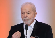 Bolsonaro conseguiu o que queria com indulto: permanecer no noticiário, diz Lula