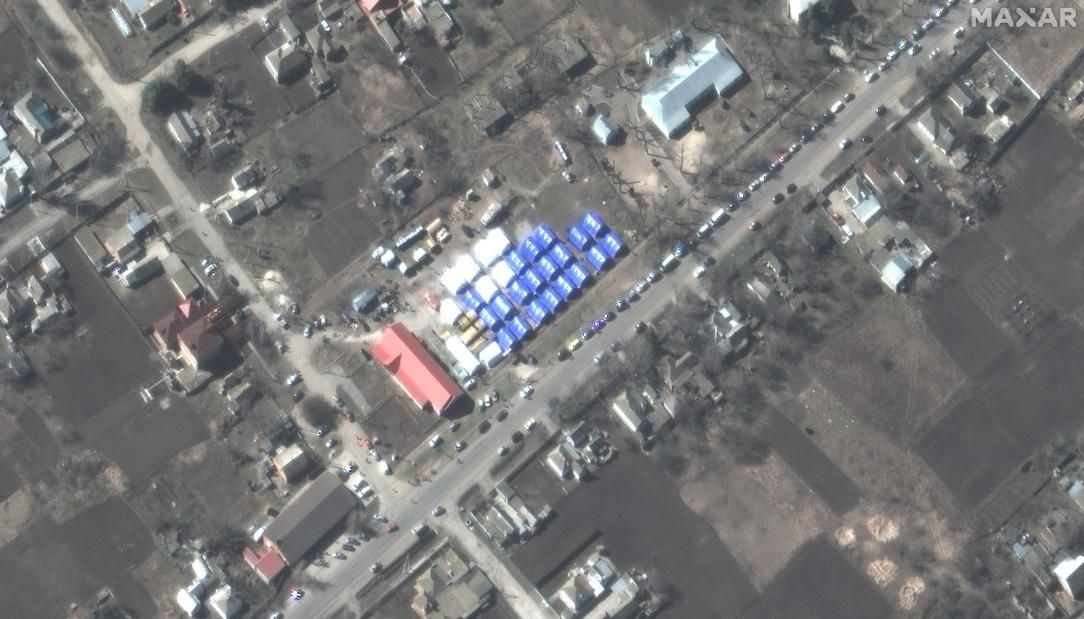 Imagens do satélite Maxar mostram o acampamento em Bezimenne em 22 de março / Maxar Technologies/Reuters