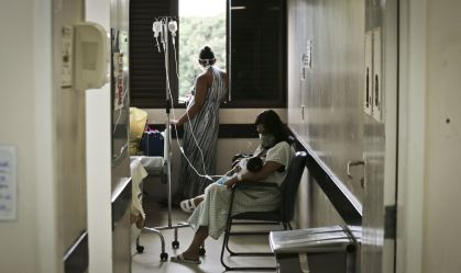 Dores, cansaço, discussões e muito trabalho: a realidade "escondida" do pós-parto