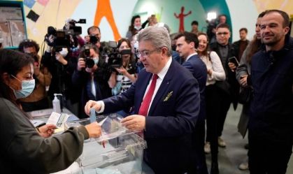 Líder da esquerda diz que Macron "negou" resultados da eleição ao nomear premiê