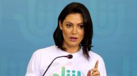 Michelle Bolsonaro levou bronca de policiais durante buscas, diz relatório