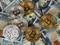 Trump assina lei que regulamenta criptoativos atrelados ao dólar