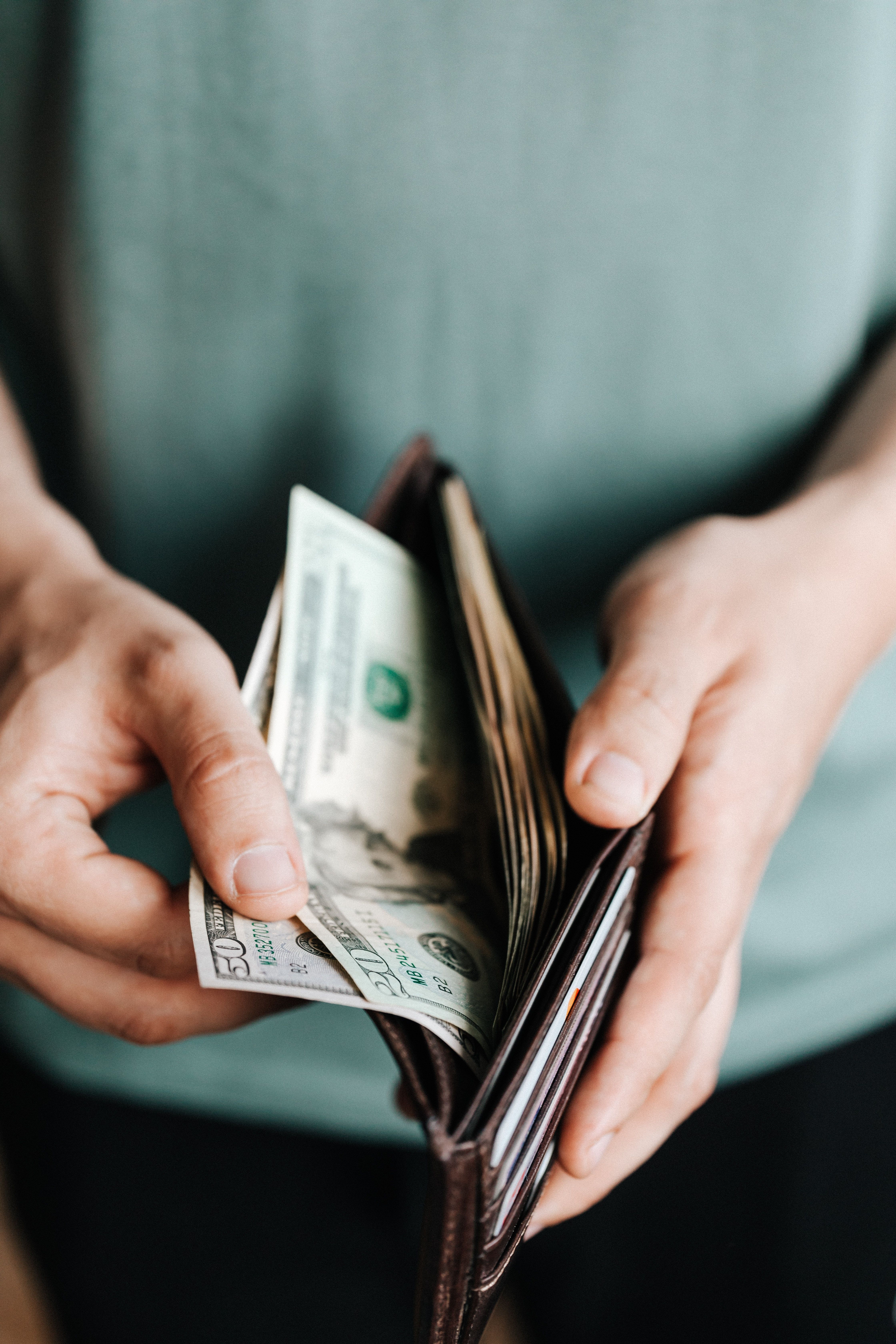 dolar gasto finanças inflação custo dinheiro bolso