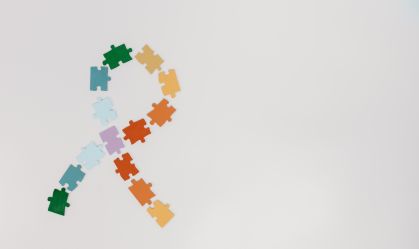 Associações de autistas pedem ação do governo contra terapia "similar a regime manicomial"