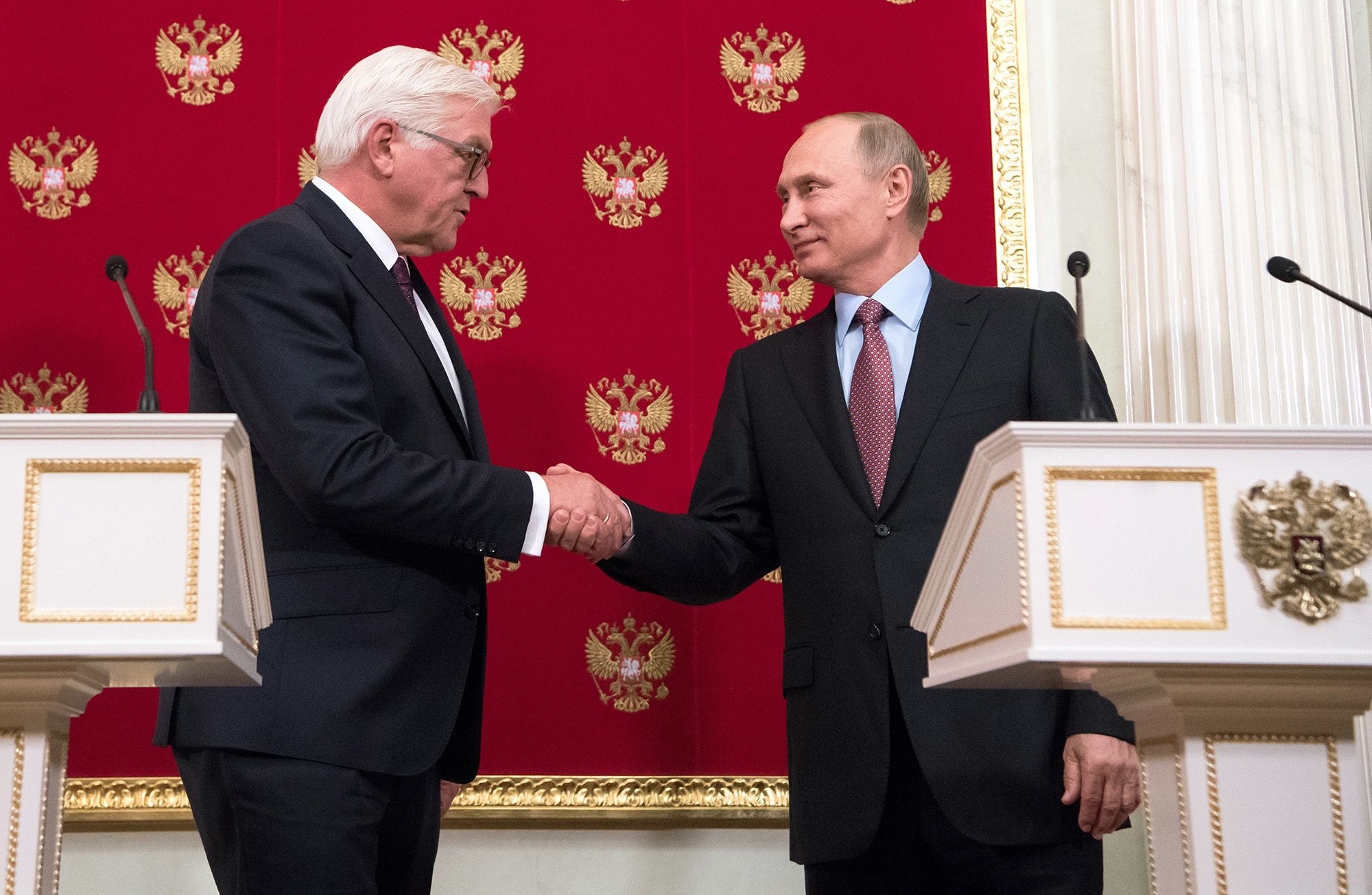 Presidente alemão Frank-Walter Steinmeier encontra o colega russo, Vladimir Putin