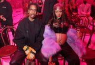 “Meu corpo está fazendo coisas incríveis agora”, diz Rihanna em entrevista