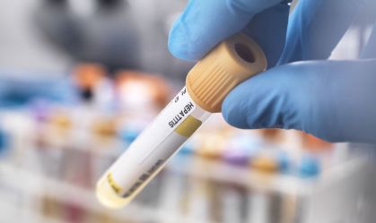Brasil registra mais de 718 mil casos de hepatites em 21 anos; conheça os riscos