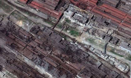 Usina de aço em Mariupol teve telhados totalmente destruídos