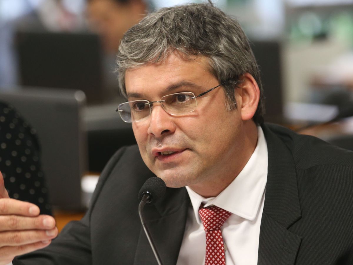 Segunda Turma do STF dá 120 dias para MP-RJ concluir investigações sobre  Lindbergh | CNN Brasil