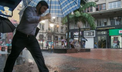 Sul pode ter chuva intensa devido a ciclone extratropical; Sudeste tem alerta para temporal