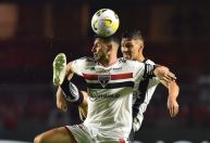 São Paulo vence Santos e ganha a 8ª consecutiva em casa; Corinthians segue em 1º