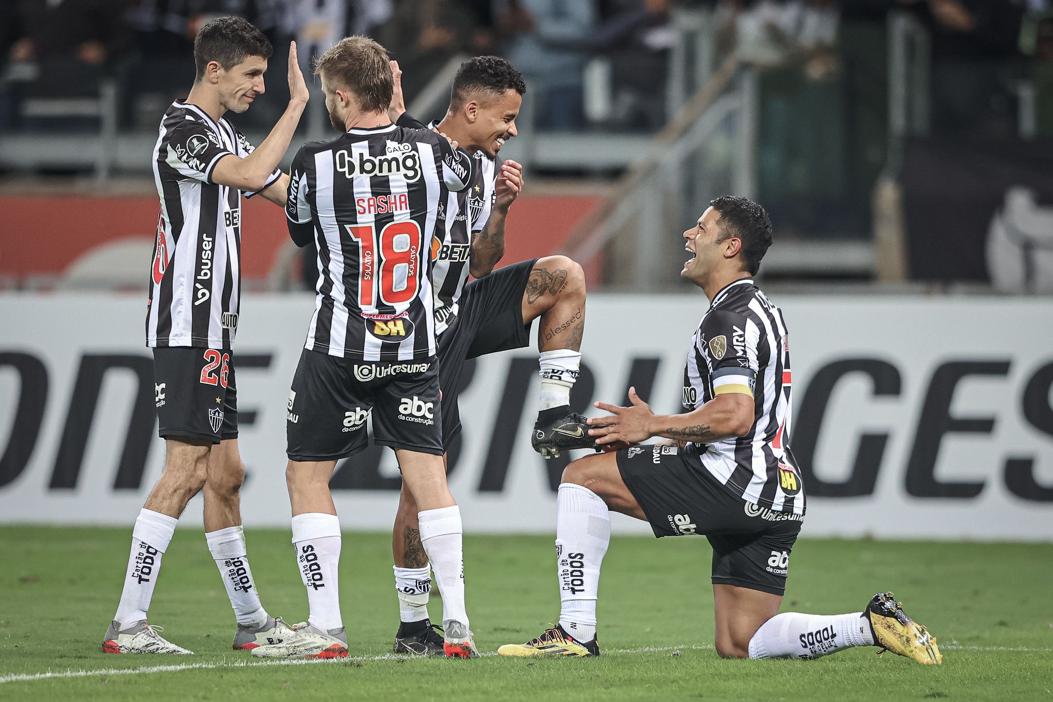 Em comemoração, Hulk agradece a Allan pelas assistências na vitória sobre o Independiente del Valle