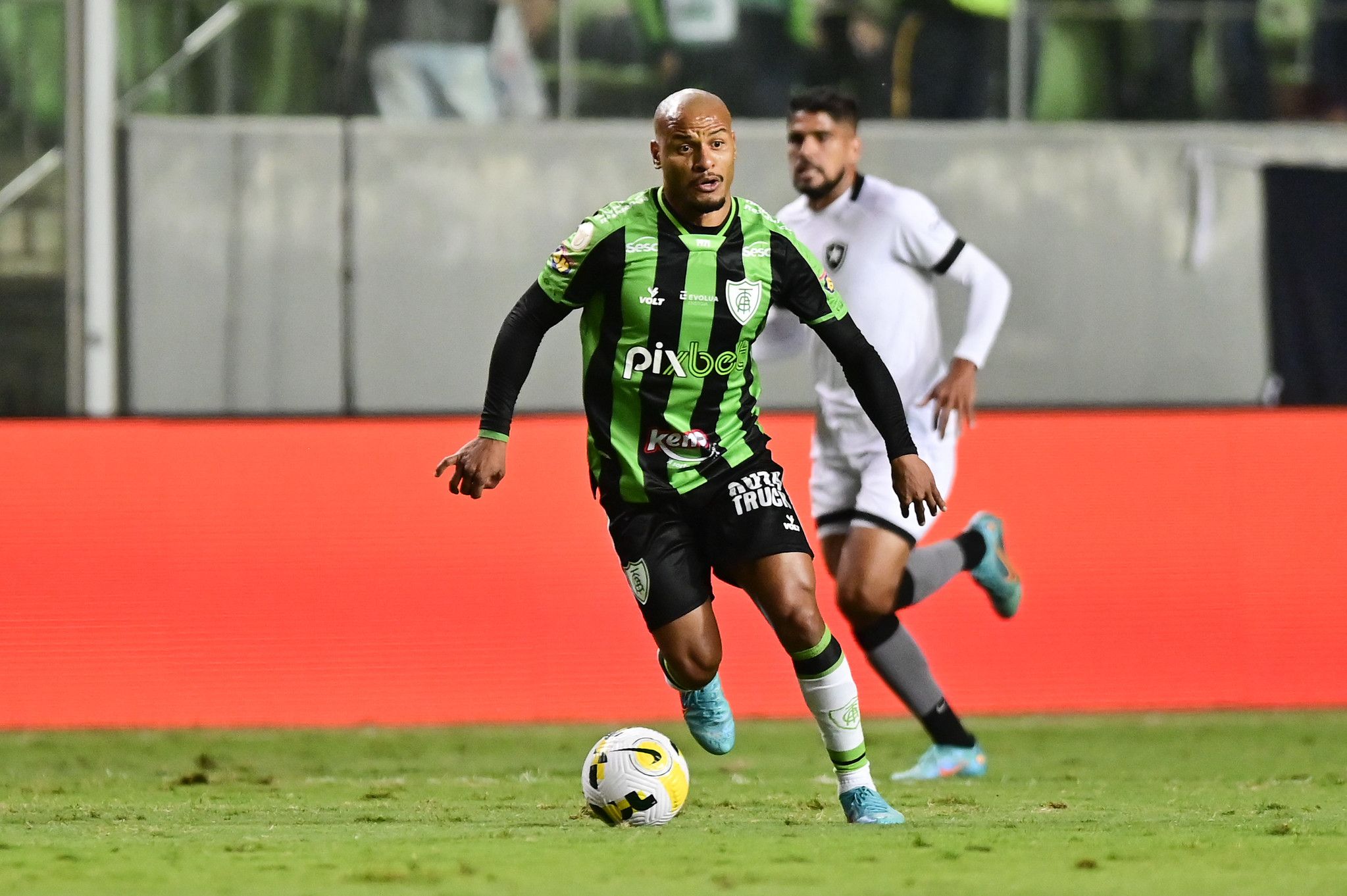 Patric, do América-MG, durante o empate por 1 a 1 contra o Botafogo neste sábado (21) / Mourão Panda/América