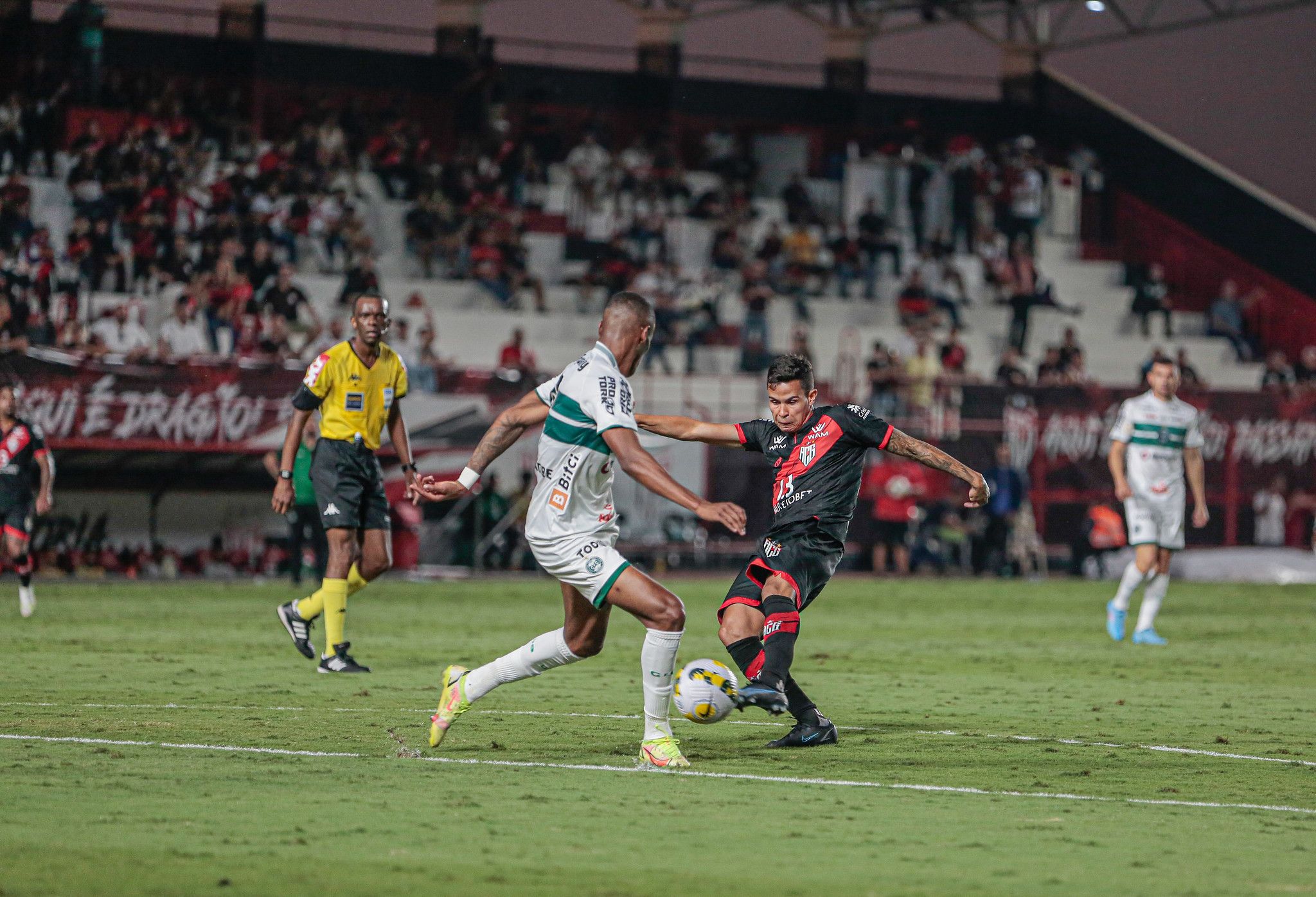 Na estreia do técnico Jorginho, o Atlético-GO ganhou a primeira no Brasileirão / Bruno Corsino ACG