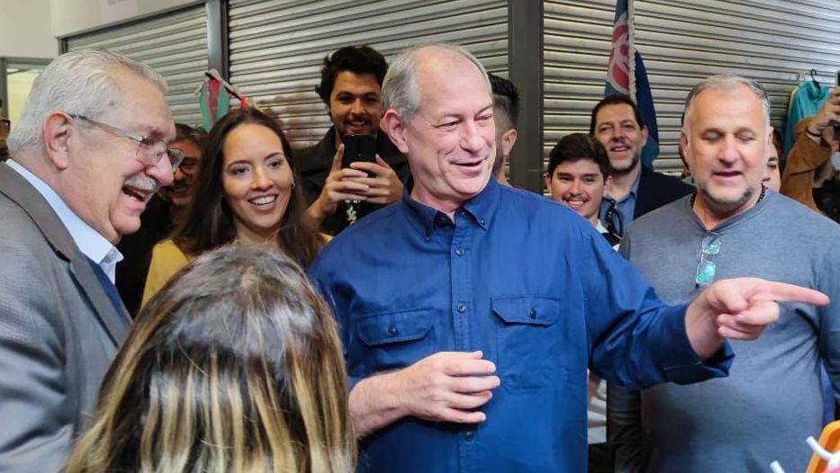 Ciro Gomes em visita à Associação de Permissionários da Feira da Madrugada, no Brás, em São Paulo - 05/05/2022