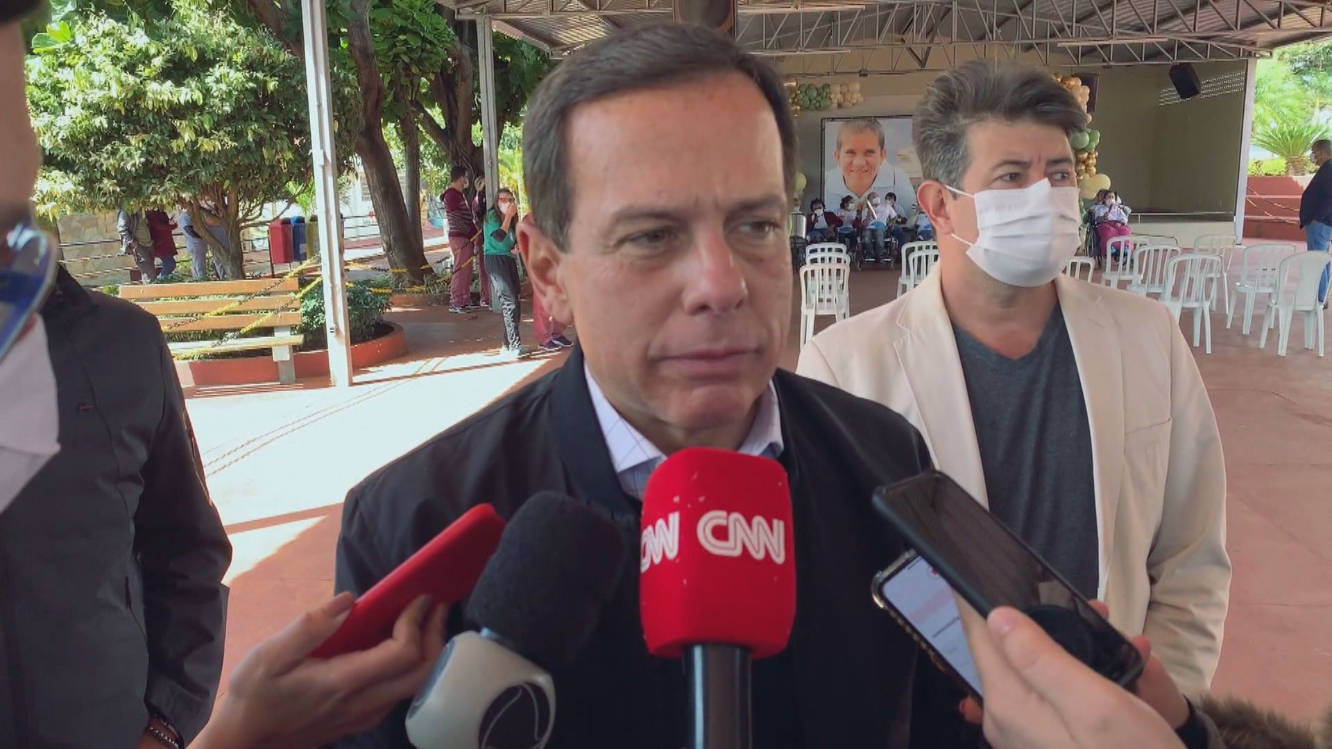 João Doria falou à imprensa nesta sexta-feira (20)