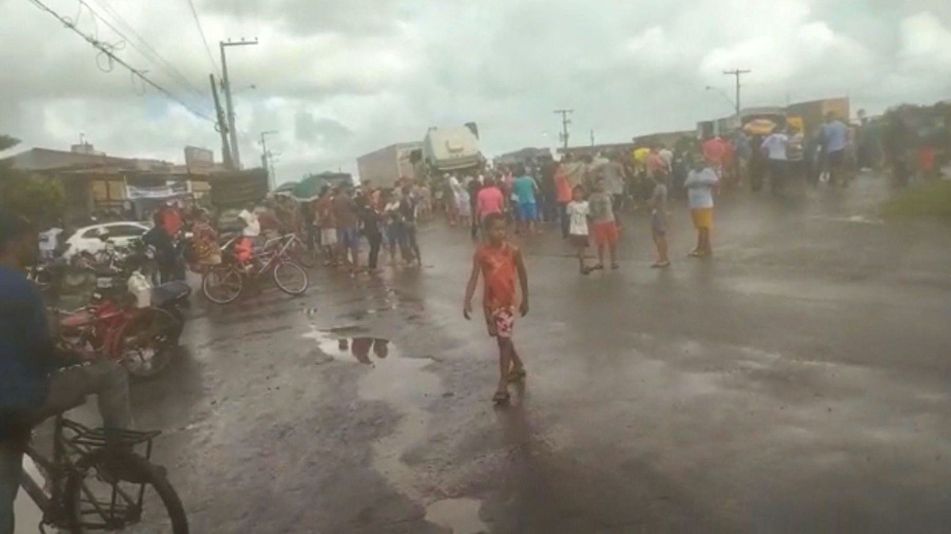 Protesto em Umbaúba, em Sergipe, por causa da morte de Genivaldo de Jesus Santos, de 38 anos, após abordagem da PRF