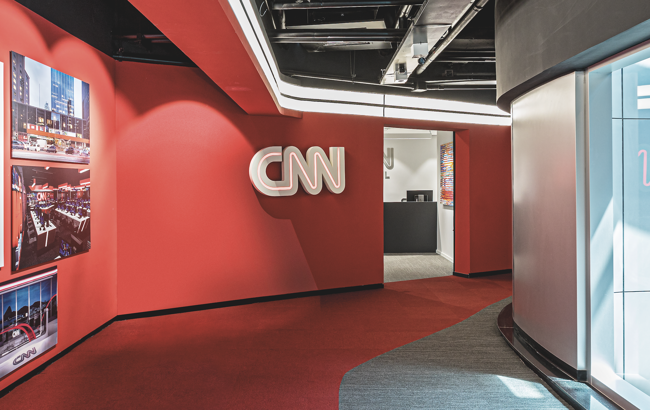 CNN logo corredor