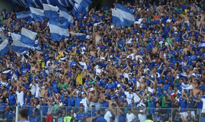 Cruzeiro pede que torcida pare com cantos homofóbicos após jogo com o Grêmio