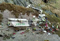 Autoridades recuperam corpos de 20 vítimas de queda de avião no Nepal