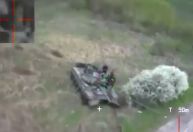 Ucrânia divulga vídeo de “drone kamikaze” atingindo tanque russo