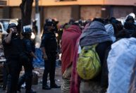 Usuários de droga ateiam fogo em sacos de lixo e colchões na Cracolândia, diz PM