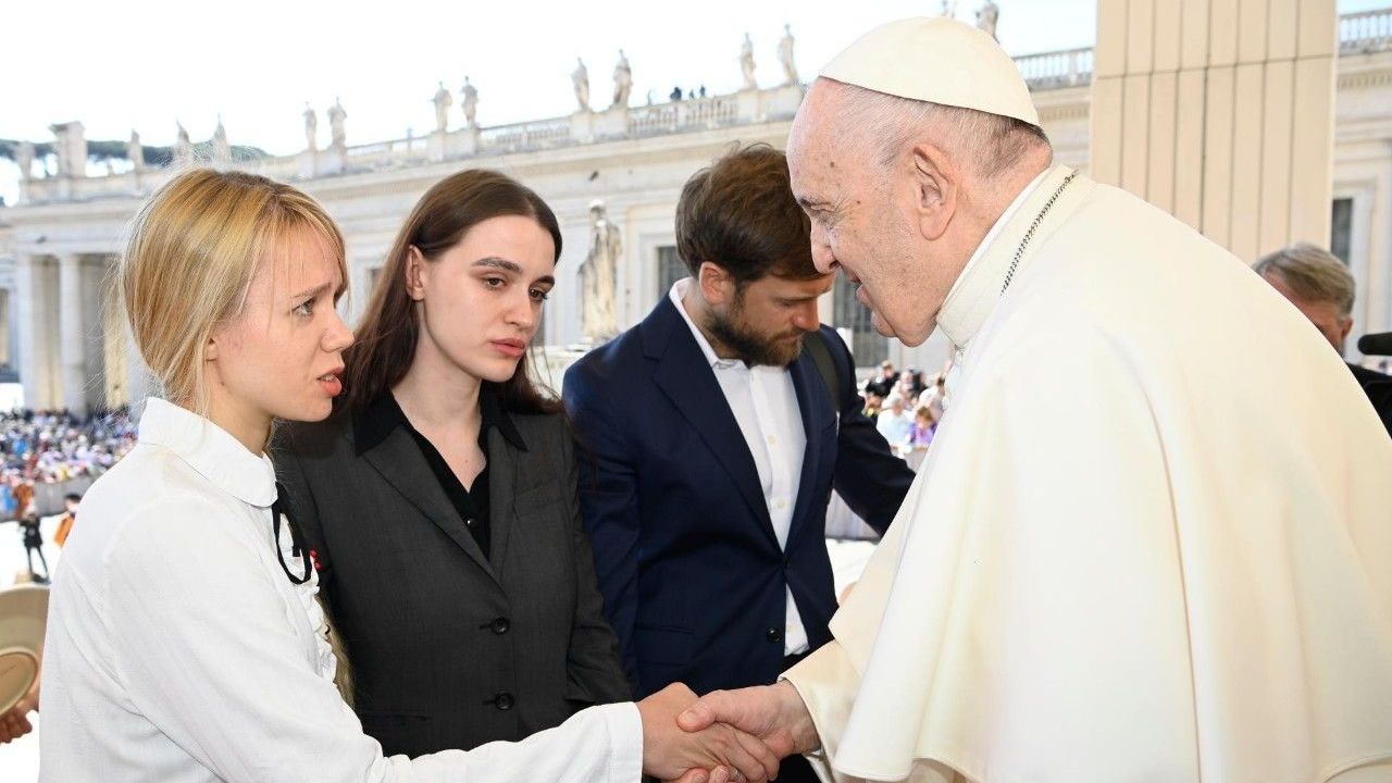 Papa esposas soldados Mariupol