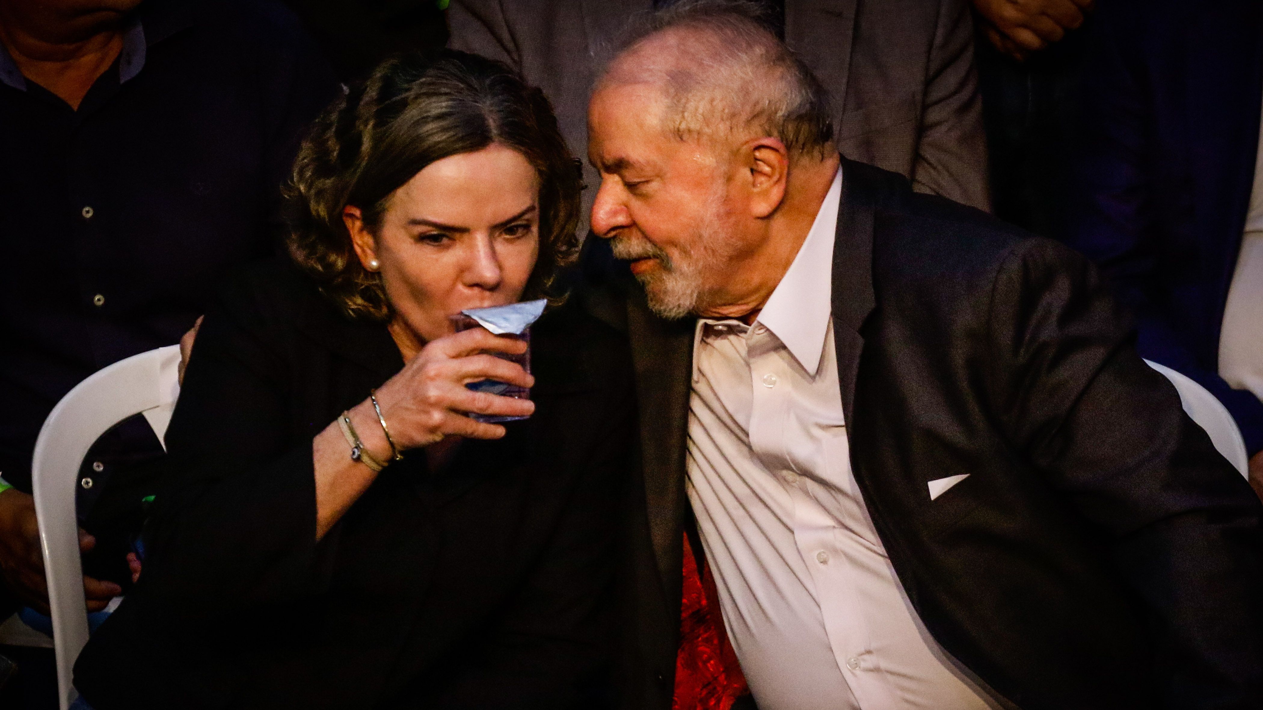 Gleisi Hoffmann e o ex-presidente Lula durante evento do Solidariedade em São Paulo - 03/05/2022