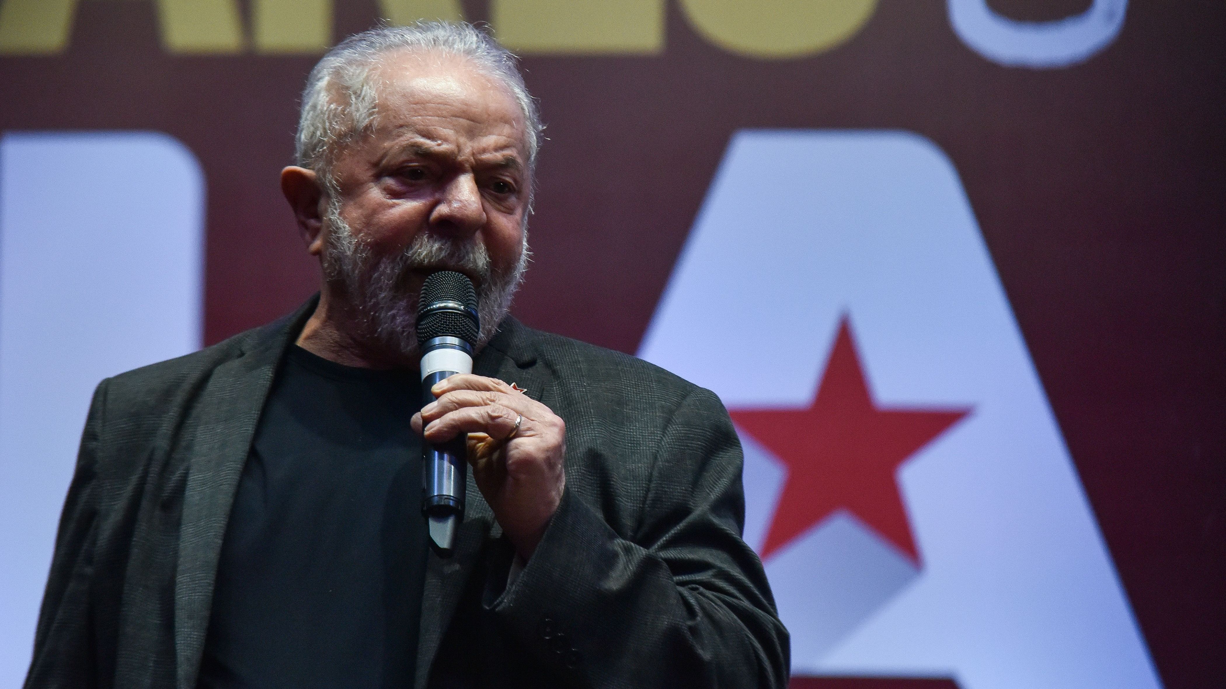LULA ENCONTRA MOVIMENTOS POPULARES
