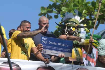 Daniel Silveira em ato em Niterói (RJ)