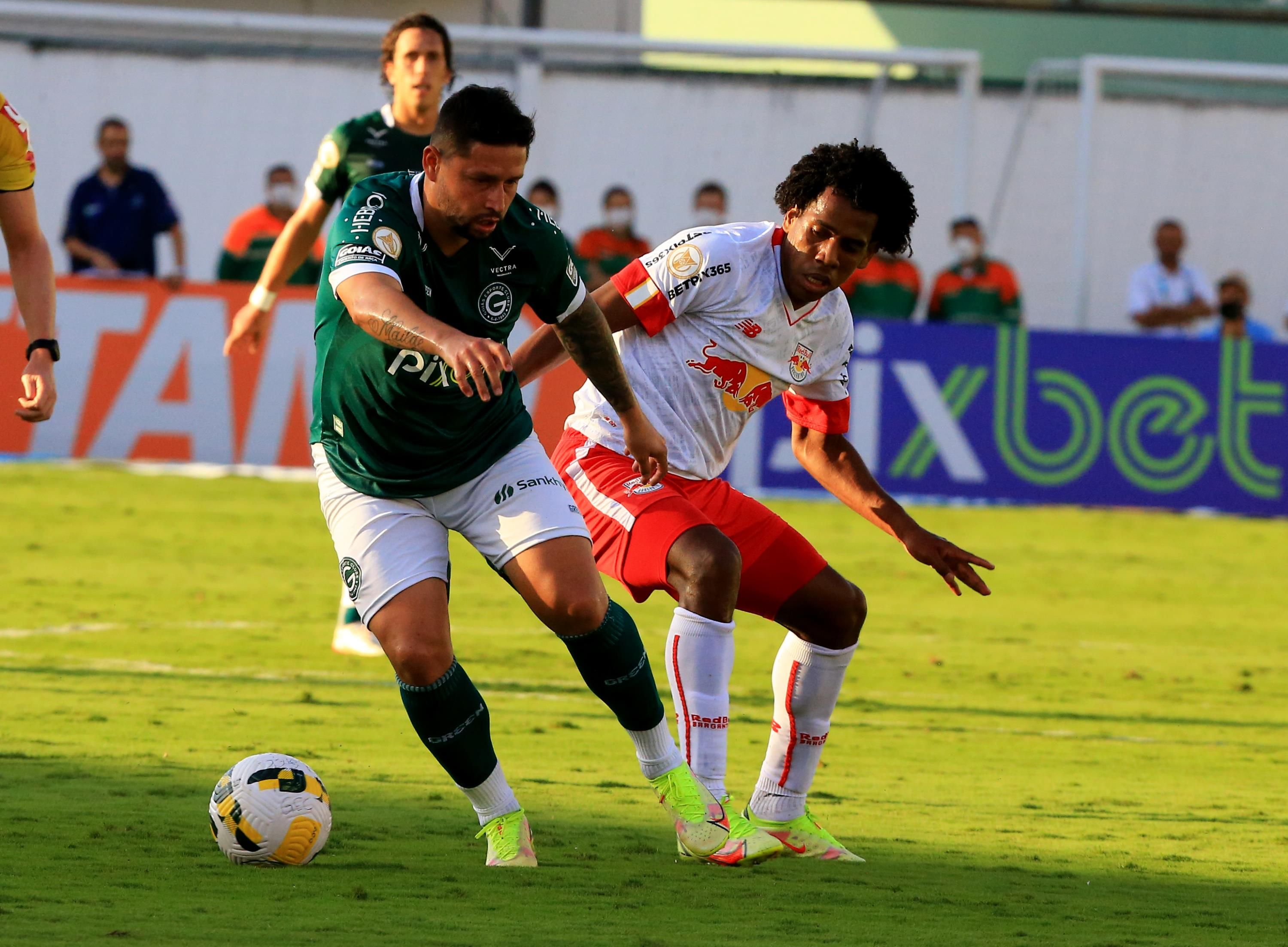 Lance da partida entre Goiás e Red Bull Bragantino, válido pelo Campeonato Brasileiro, na cidade de Goiânia (Foto: Carlos Costa/Futura Press - Estadão Conteúdo)