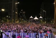 Virada Cultural: Sábado é marcado por revista policial e tensão com celulares