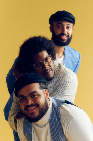 Trio brasileiro de MPB formado em 2018, Gilsons é composto por José Gil, Francisco Gil e João Gil, respectivamente filho e netos de Gilberto Gil. / Marina Zabenzi / Reprodução