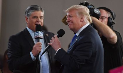 Mensagens mostram apresentador da Fox aconselhando equipe de Trump e buscando orientação