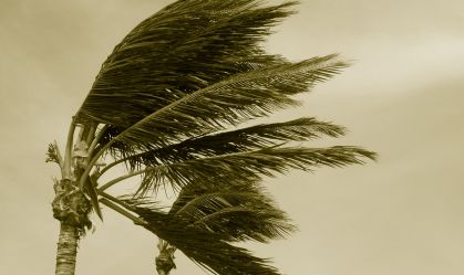 Ciclone Yakecan chega ao Brasil com ventos de 100 km/h e deixa Defesa Civil em alerta