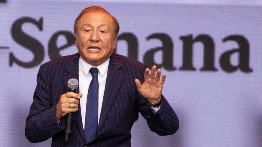 O candidato do partido político Liga de Gobernantes Anticorrupcion, Rodolfo Hernandez, no debate entre candidatos presidenciais no Club El Nogal, em Bogotá, Colômbia, em 25 de janeiro de 2021 / Foto de Daniel Garzon Herazo/NurPhoto via Getty Images)
